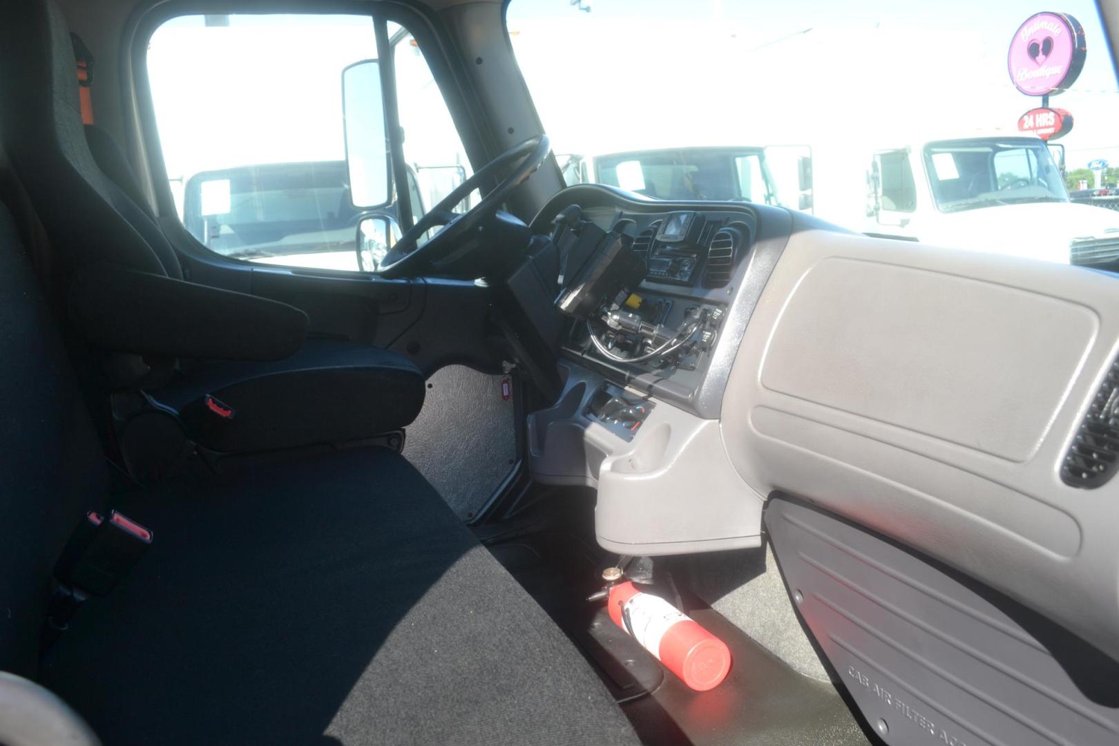 2018 WHITE /BLACK FREIGHTLINER M2-106 (3ALACWFC4JD) with an CUMMINS B6.7L 240HP engine, ALLISON 2500RDS AUTOMATIC transmission, located at 9172 North Fwy, Houston, TX, 77037, (713) 910-6868, 29.887470, -95.411903 - 26,000 LB GVWR NON CDL, 26 FT BOX, HEIGHT 103" X WIDTH 102", 3,000 LB ALUMINUM LIFT GATE W/ RAMP, AIR RIDE SUSPENSION, 90 GALLON FUEL CAPACITY, EXHAUST BRAKE, POWER WINDOWS & LOCKS, REVERSE CAMERA - Photo#12
