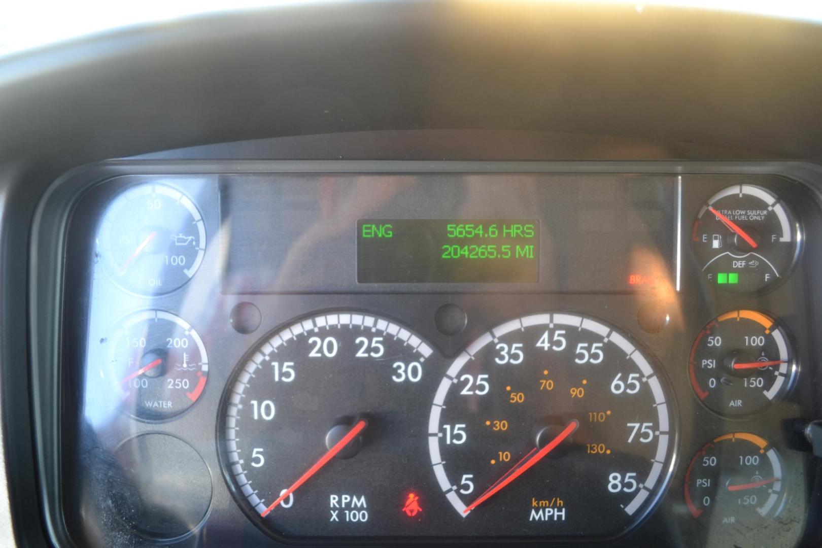 2018 WHITE /BLACK FREIGHTLINER M2-106 (3ALACWFC4JD) with an CUMMINS B6.7L 240HP engine, ALLISON 2500RDS AUTOMATIC transmission, located at 9172 North Fwy, Houston, TX, 77037, (713) 910-6868, 29.887470, -95.411903 - 26,000 LB GVWR NON CDL, 26 FT BOX, HEIGHT 103" X WIDTH 102", 3,000 LB ALUMINUM LIFT GATE W/ RAMP, AIR RIDE SUSPENSION, 90 GALLON FUEL CAPACITY, EXHAUST BRAKE, POWER WINDOWS & LOCKS, REVERSE CAMERA - Photo#16