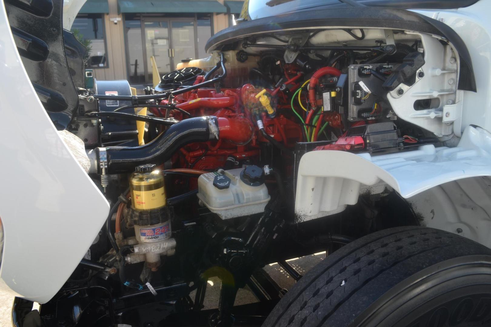 2018 WHITE /BLACK FREIGHTLINER M2-106 (3ALACWFC4JD) with an CUMMINS B6.7L 240HP engine, ALLISON 2500RDS AUTOMATIC transmission, located at 9172 North Fwy, Houston, TX, 77037, (713) 910-6868, 29.887470, -95.411903 - 26,000 LB GVWR NON CDL, 26 FT BOX, HEIGHT 103" X WIDTH 102", 3,000 LB ALUMINUM LIFT GATE W/ RAMP, AIR RIDE SUSPENSION, 90 GALLON FUEL CAPACITY, EXHAUST BRAKE, POWER WINDOWS & LOCKS, REVERSE CAMERA - Photo#17