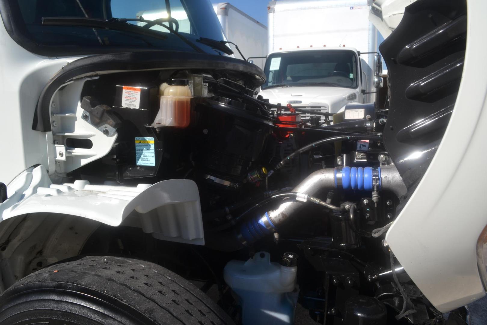 2018 WHITE /BLACK FREIGHTLINER M2-106 (3ALACWFC4JD) with an CUMMINS B6.7L 240HP engine, ALLISON 2500RDS AUTOMATIC transmission, located at 9172 North Fwy, Houston, TX, 77037, (713) 910-6868, 29.887470, -95.411903 - 26,000 LB GVWR NON CDL, 26 FT BOX, HEIGHT 103" X WIDTH 102", 3,000 LB ALUMINUM LIFT GATE W/ RAMP, AIR RIDE SUSPENSION, 90 GALLON FUEL CAPACITY, EXHAUST BRAKE, POWER WINDOWS & LOCKS, REVERSE CAMERA - Photo#19