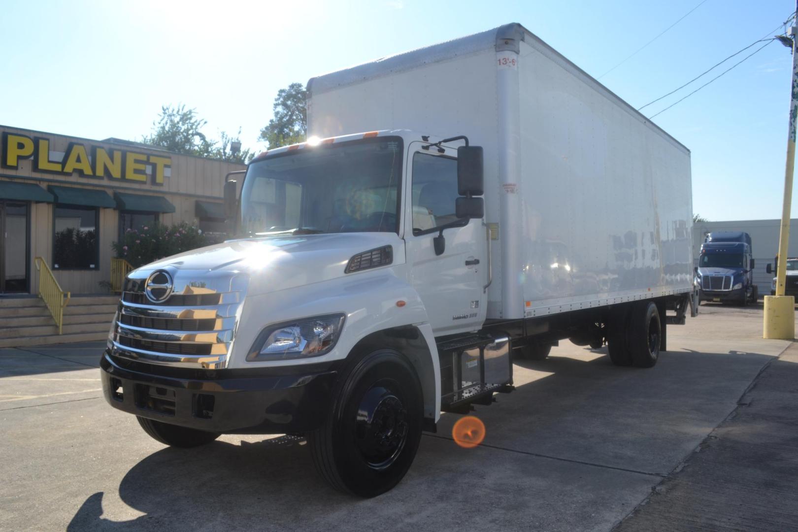 2020 WHITE /BLACK HINO 268 (5PVNJ8JV7L5) with an HINO J08E-WU 8.0L 230HP engine, ALLISON 2500RDS AUTOMATIC transmission, located at 9172 North Fwy, Houston, TX, 77037, (713) 910-6868, 29.887470, -95.411903 - 25,950 LB GVWR , 26 FT BOX , HEIGHT 102" X WIDTH 102", MAXON 2,500 LB LIFT GATE, SPRING SUSPENSION, 70 GALLON FUEL CAPACITY, EXHAUST BRAKE - Photo#0