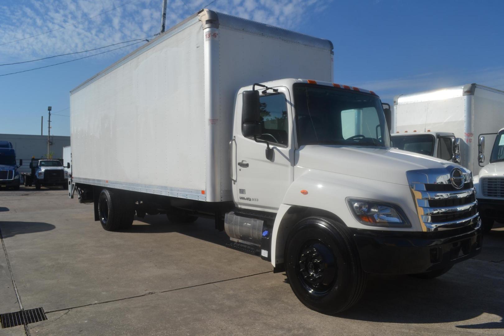 2020 WHITE /BLACK HINO 268 (5PVNJ8JV7L5) with an HINO J08E-WU 8.0L 230HP engine, ALLISON 2500RDS AUTOMATIC transmission, located at 9172 North Fwy, Houston, TX, 77037, (713) 910-6868, 29.887470, -95.411903 - 25,950 LB GVWR , 26 FT BOX , HEIGHT 102" X WIDTH 102", MAXON 2,500 LB LIFT GATE, SPRING SUSPENSION, 70 GALLON FUEL CAPACITY, EXHAUST BRAKE - Photo#2