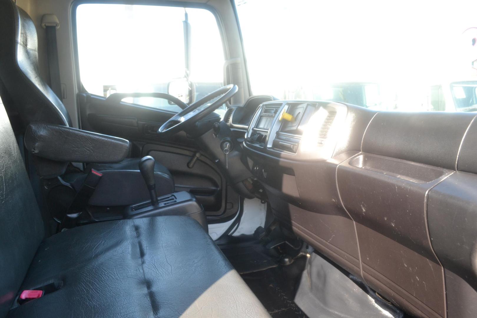 2020 WHITE /BLACK HINO 268 (5PVNJ8JV7L5) with an HINO J08E-WU 8.0L 230HP engine, ALLISON 2500RDS AUTOMATIC transmission, located at 9172 North Fwy, Houston, TX, 77037, (713) 910-6868, 29.887470, -95.411903 - 25,950 LB GVWR , 26 FT BOX , HEIGHT 102" X WIDTH 102", MAXON 2,500 LB LIFT GATE, SPRING SUSPENSION, 70 GALLON FUEL CAPACITY, EXHAUST BRAKE - Photo#11